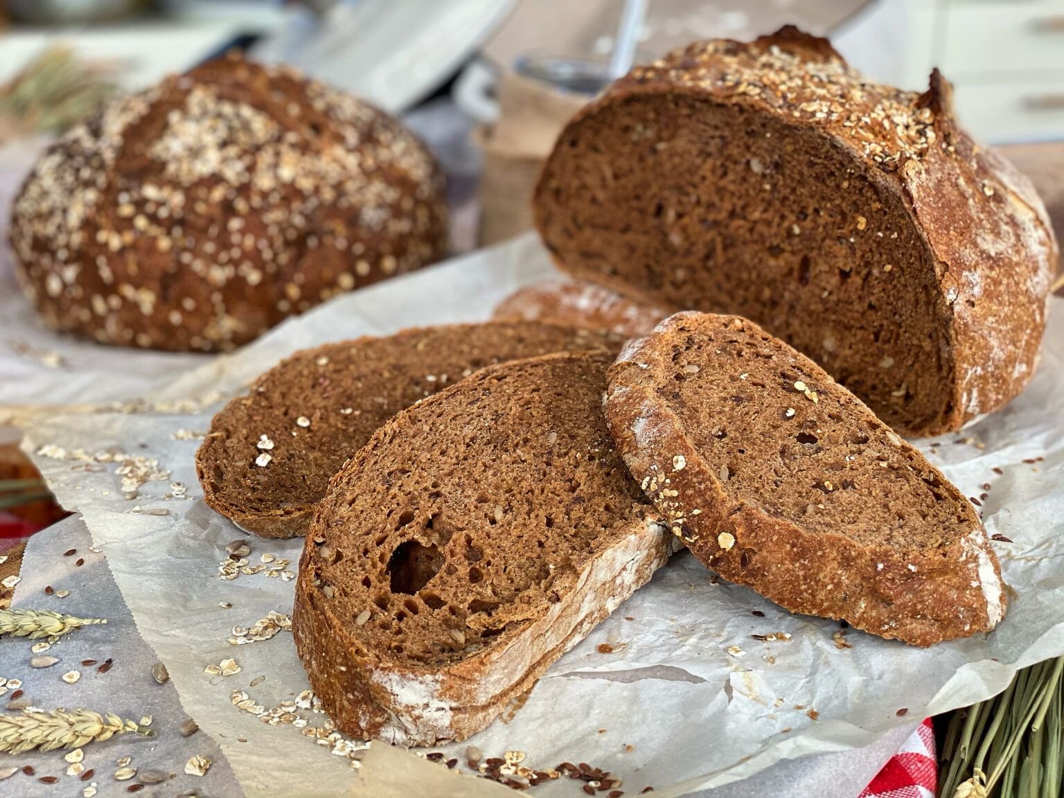 Τραγανό Ψωμί Χωρίς Ζύμωμα με Αλεύρι Ολικής και Ξηρούς Καρπούς | Λάμπρος Βακιάρος