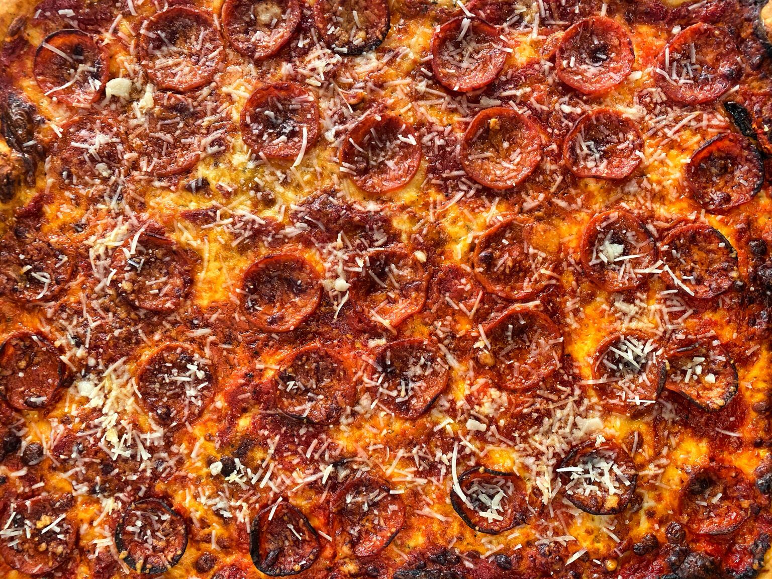 Αφράτη Σικελιάνικη Πίτσα με Πεπερόνι