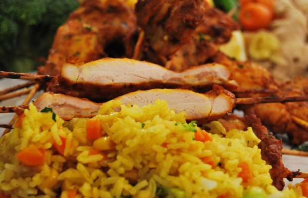 Κοτόπουλο Tandoori με Τηγανητό Ρύζι Λαχανικών