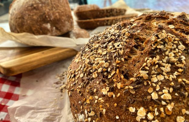 Τραγανό Ψωμί Χωρίς Ζύμωμα με Αλεύρι Ολικής και Ξηρούς Καρπούς | Λάμπρος Βακιάρος